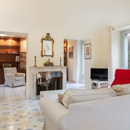 Boutique In With Garden * Terruggia