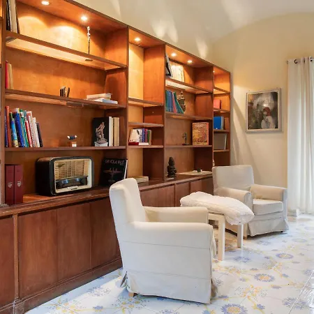 Tatil Evi Boutique In With Garden Terruggia
