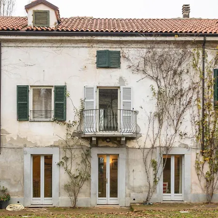Boutique In With Garden