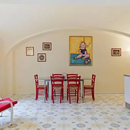 Boutique In With Garden Terruggia