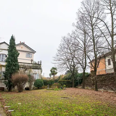 Boutique In With Garden *